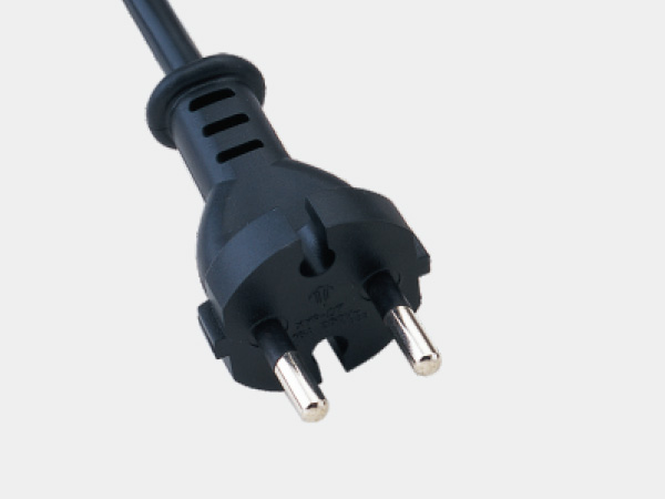 The conductor of the power cord must have a certain degree of luster and moderate flexibility